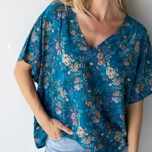 NATURAL LIFE Floral Blue Top